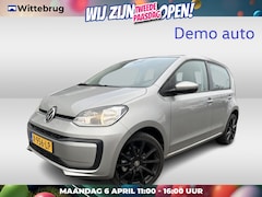 Volkswagen Up! - 1.0 Airco / Bluetooth / 17"LM Velgen / Navigatie by app Rijdende Demo, graag bezichtiging