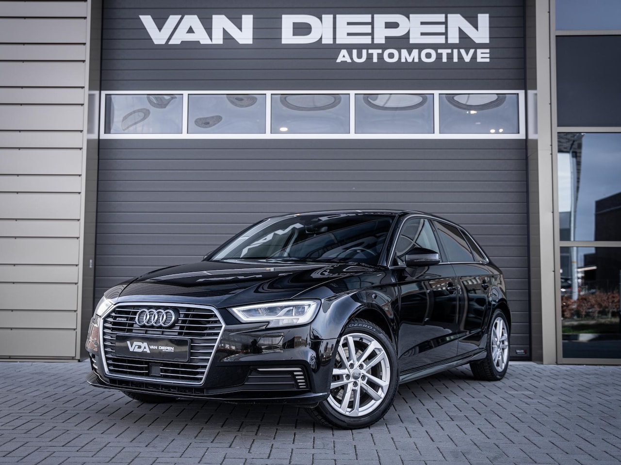 Audi A3 Sportback - 1.4 e-tron Sport Pro Line plus l Cruise l Trekhaak l Auto Carplay l 17'' - AutoWereld.nl