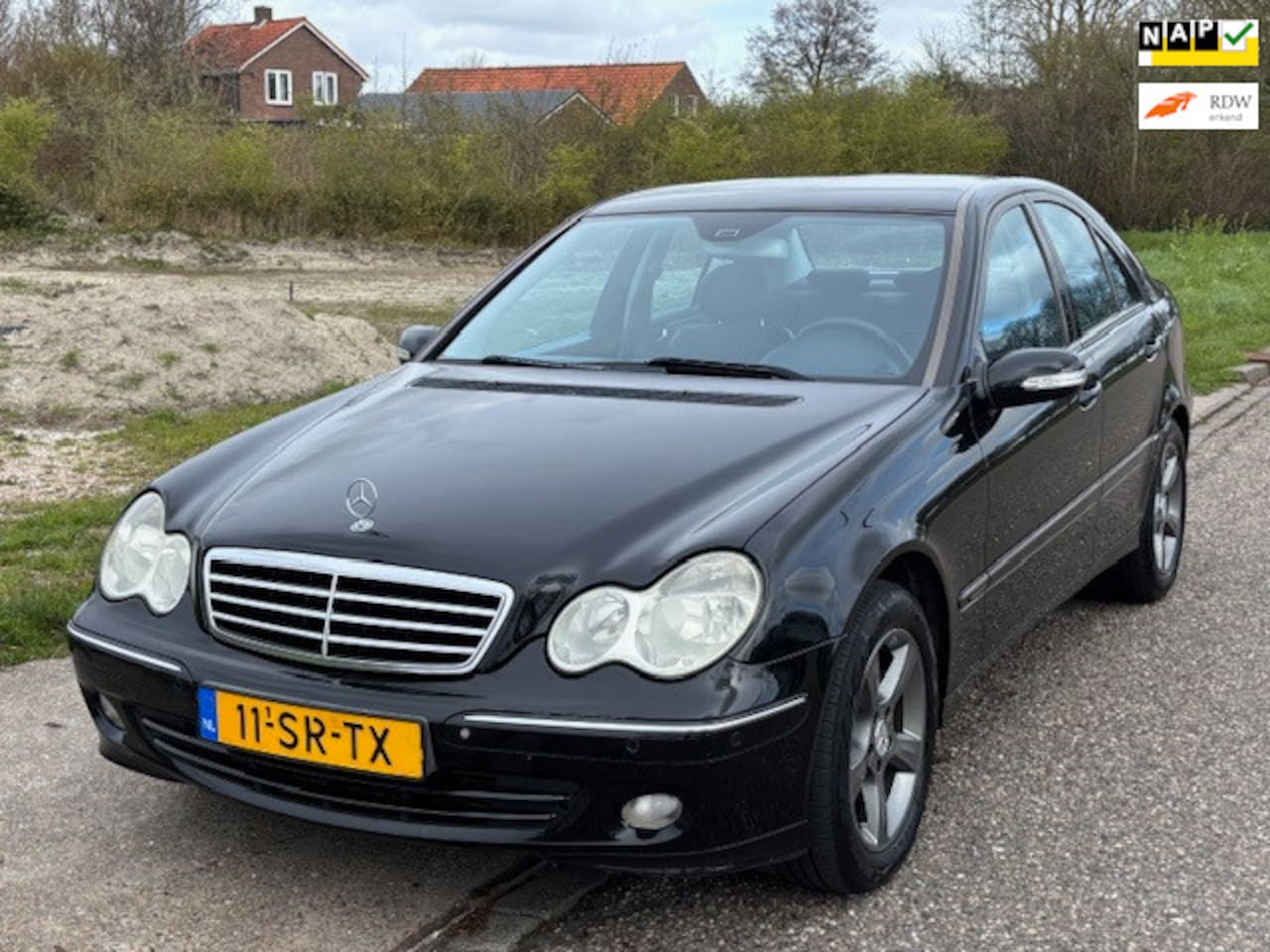 Mercedes-Benz C-klasse - 200 K. Avantgarde Automaat ECC Audio-CD/Navigatie Leder/Stof LMV 16" Cruise Dealeronderhou - AutoWereld.nl