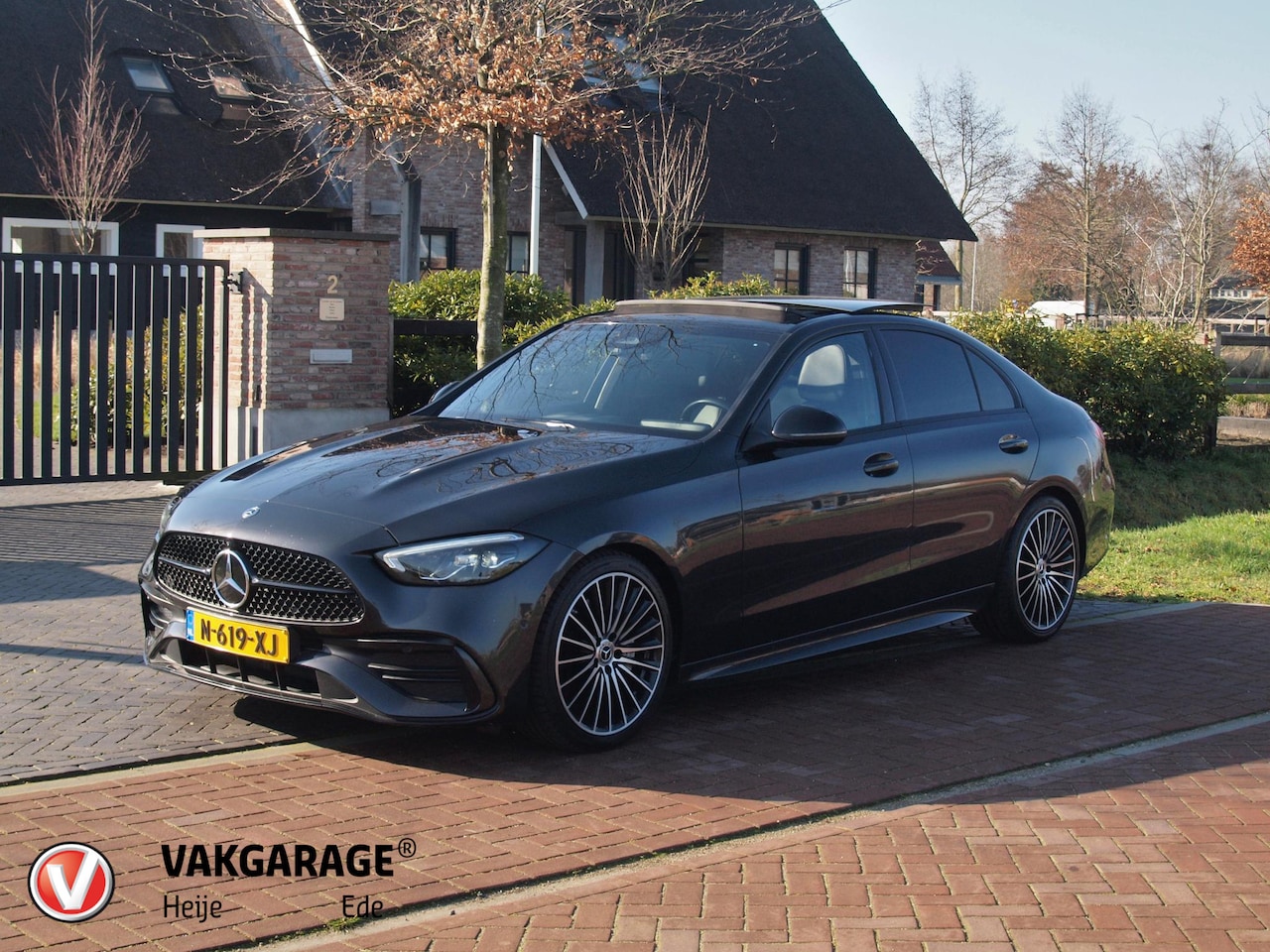Mercedes-Benz C-klasse - 180 AMG Line | AMG-Pakket | Panoramadak | Camera | Sfeerverlichting | Burmester | NL-Auto - AutoWereld.nl