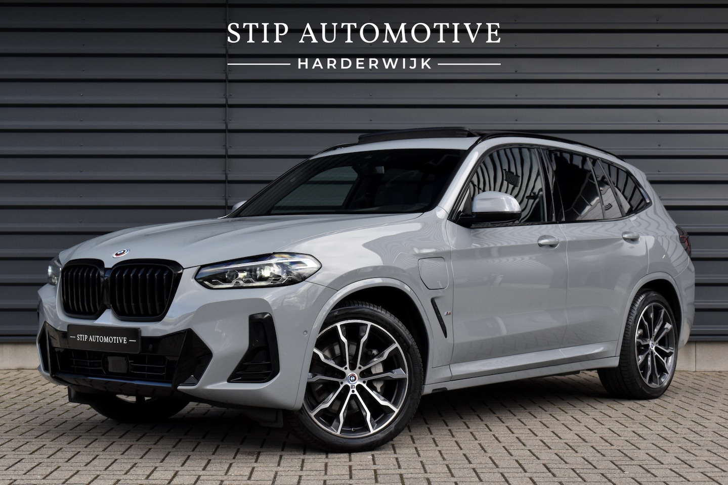 BMW X3 - xDrive30e M Sport Shadow | Pano | ACC | Elek. Trekhaak | Camera | Live Cockpit Pro | 20'' - AutoWereld.nl