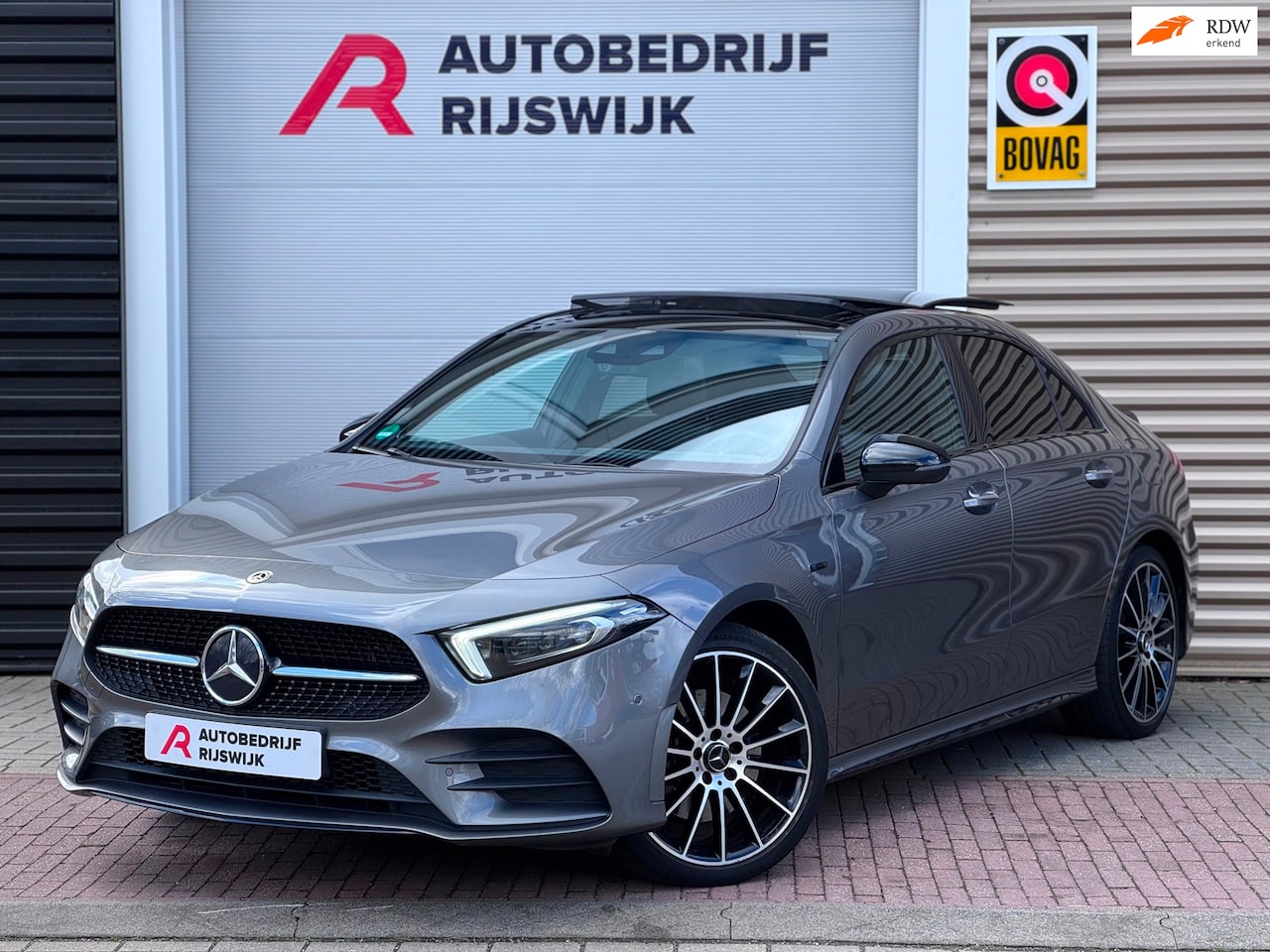 Mercedes-Benz A-klasse - 250 e Premium AMG Pano/Burmester/HuD/Sfeer - AutoWereld.nl