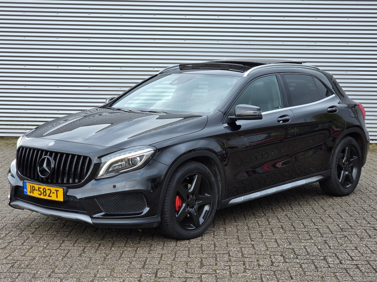 Mercedes-Benz GLA-Klasse - 200 Ambition Amg Pano Leder/Alcantara - AutoWereld.nl
