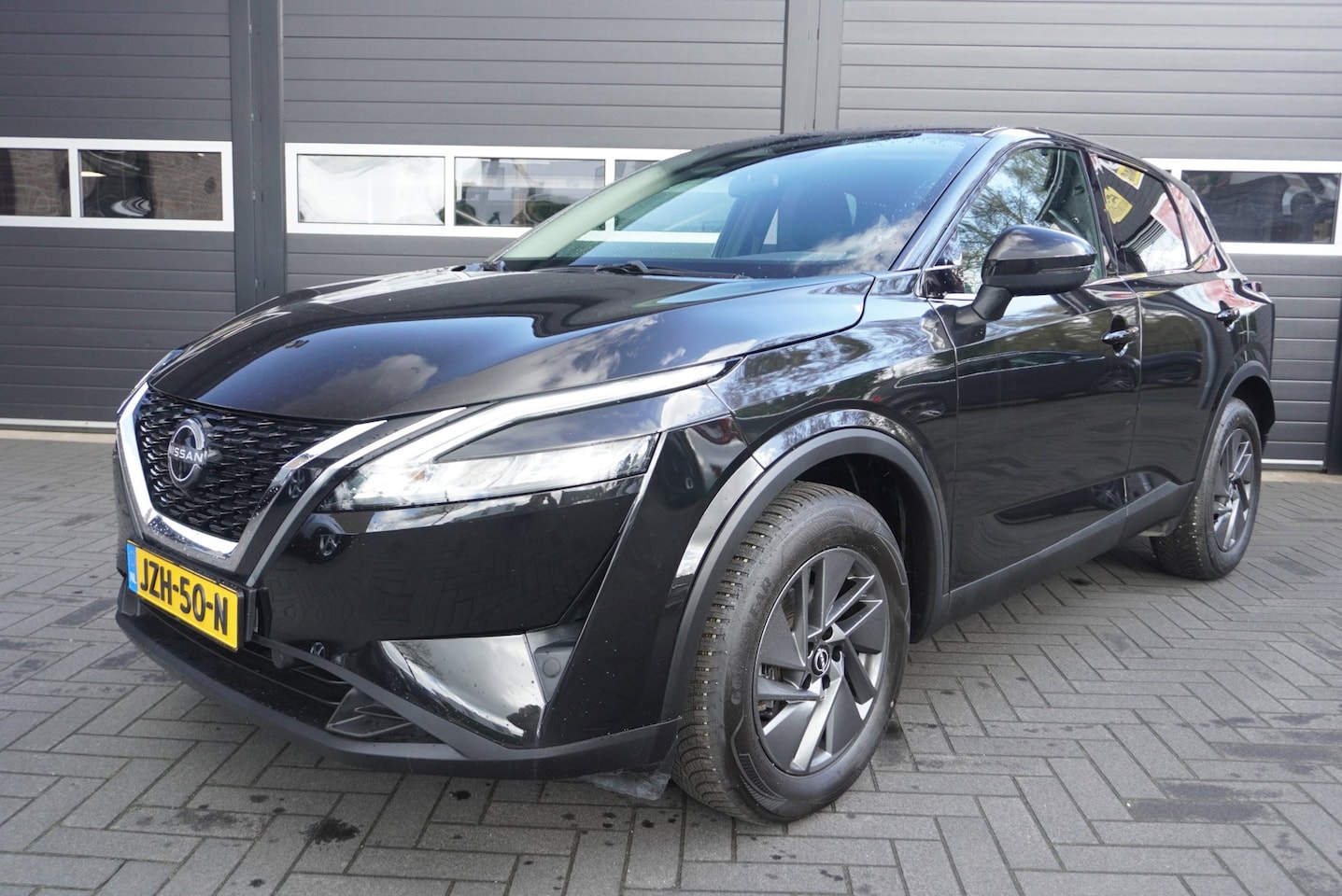 Nissan Qashqai - 1.3 MHEV Xtronic Acenta Aut/Carplay/Camera/Trekhaak/Cruise/Climate - AutoWereld.nl