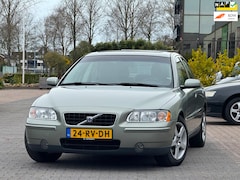 Volvo S60 - 2.4 Momentum | APK 09-04-2027 | Climate control | Schuifdak | Onderhoudhistorie | LM velge
