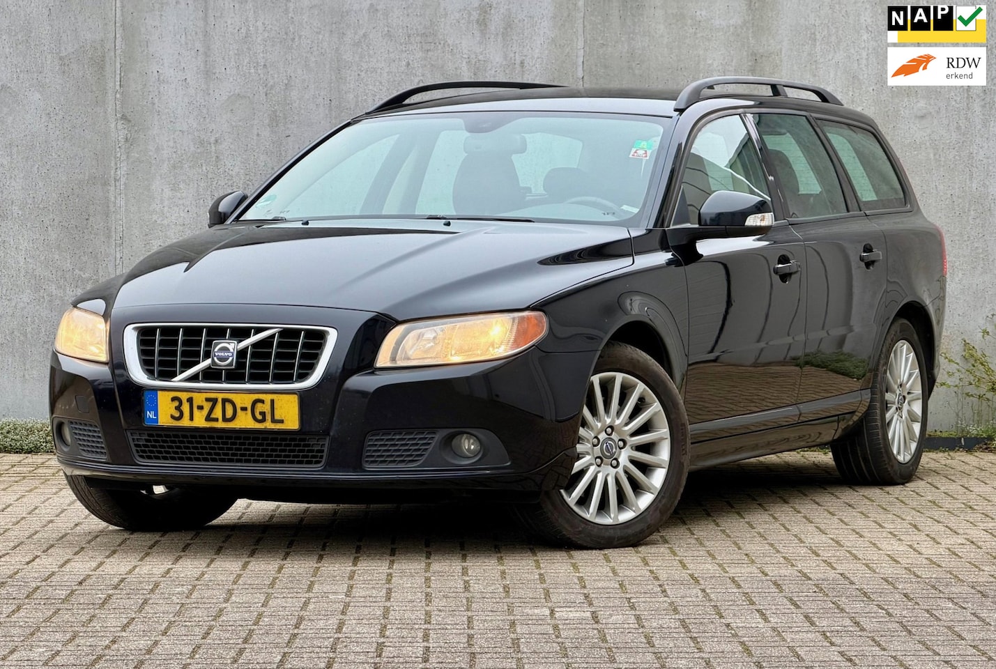 Volvo V70 - 2.4 D5 Momentum 2.4 D5 Momentum - AutoWereld.nl