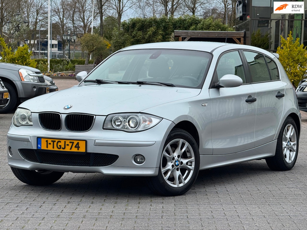 BMW 1-serie - 118i | NW Distributtieketting | Stoelverwarming | Climate control | Parkeersensoren | Xeno - AutoWereld.nl
