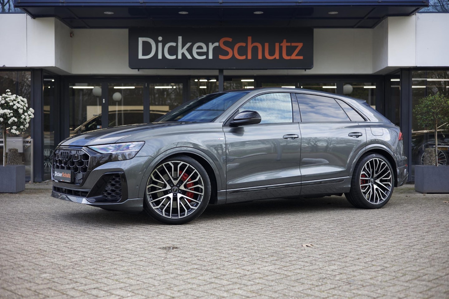 Audi Q8 - 60 TFSIe Competition Vierwielb. | Pano | Trekhaak | Massage - AutoWereld.nl