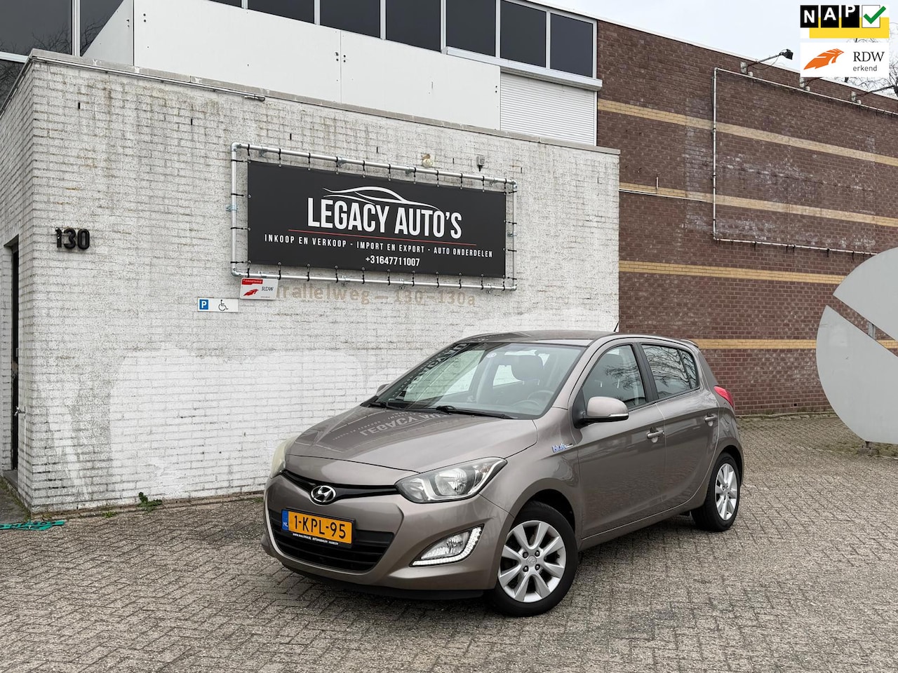 Hyundai i20 - 1.2i i-Deal - AIRCO - LED DAG VERLICHTING - RIJDT & SCHAKELT GOED! - AutoWereld.nl