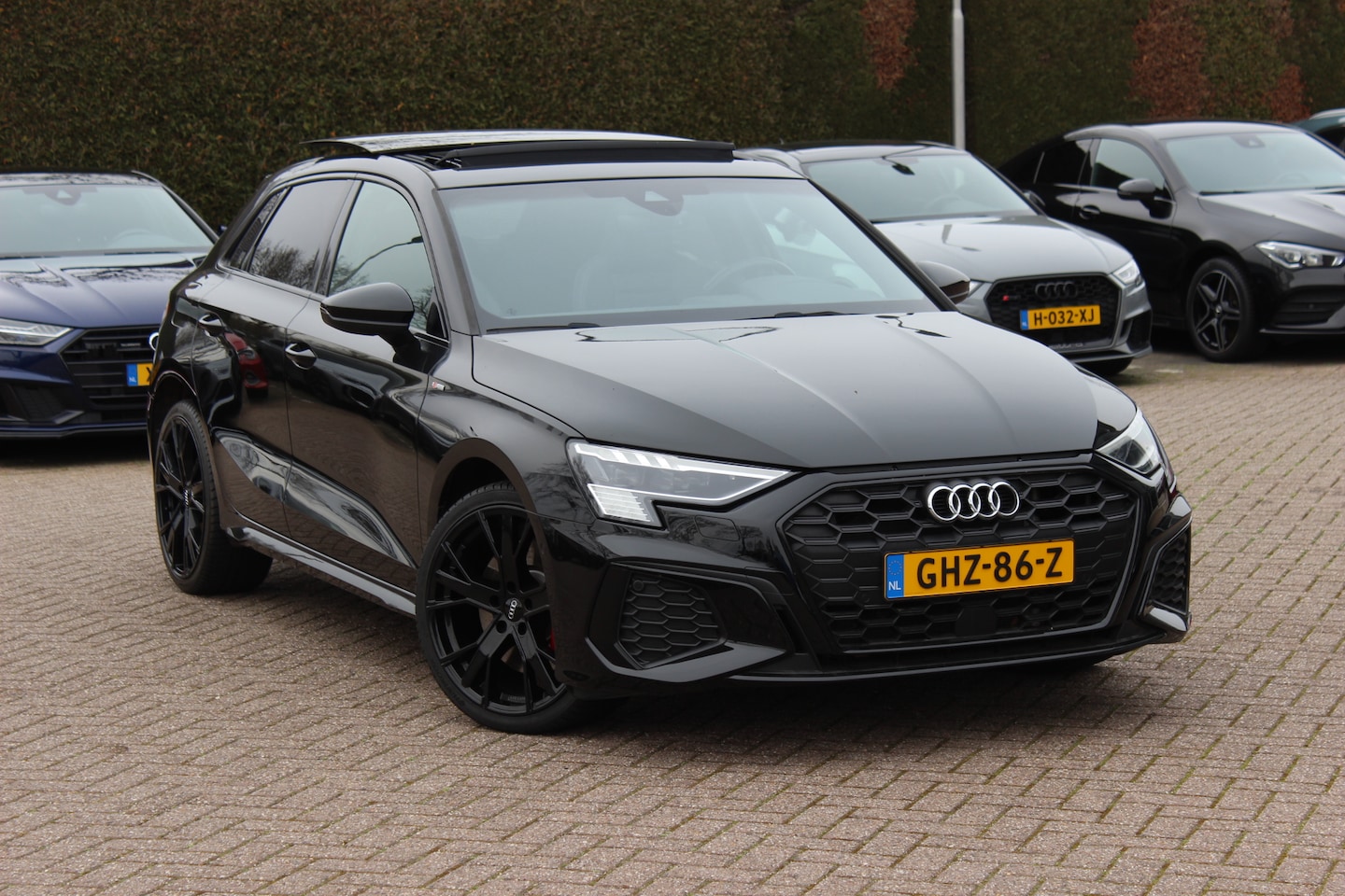Audi A3 Sportback - 45 TFSI e S edition Competition / Trekhaak / Panoramadak / CarPlay / Matrix LED / Keyless - AutoWereld.nl