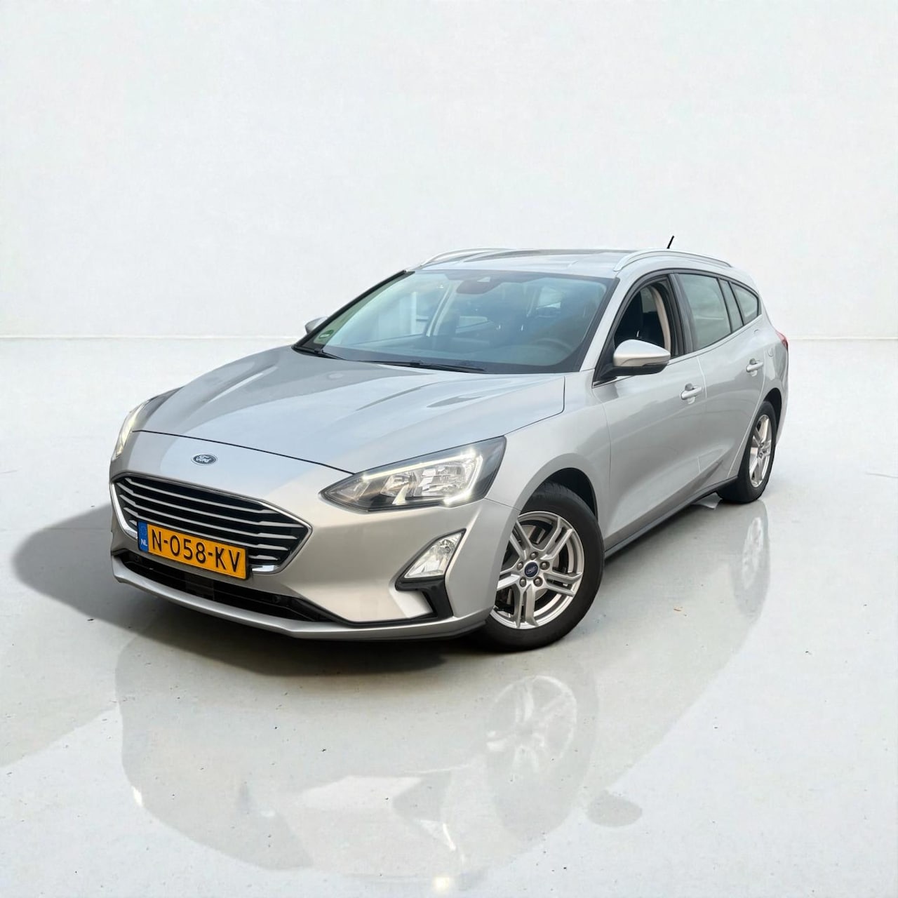 Ford Focus Wagon - 1.0 EcoBoost Hybrid 1e eigenaar Xenon LED APK - AutoWereld.nl