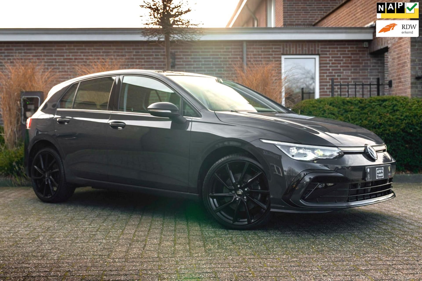 Volkswagen Golf - 1.4 eHybrid 204 PK 1e Eig R-Line Pano Massage Adaptive 19'' - AutoWereld.nl