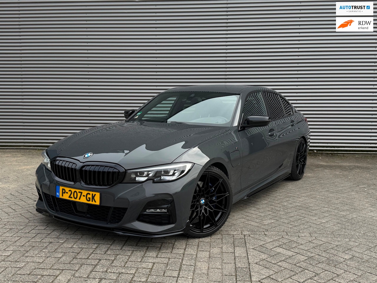 BMW 3-serie - 330e M Performance l 293 PK l Uniek kleur l 20'Inch - AutoWereld.nl