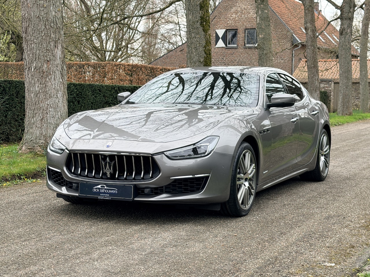 Maserati Ghibli - 3.0 V6 GranLusso / PANO / CARPLAY / BOWERS & WILKINS / CAMERA - AutoWereld.nl