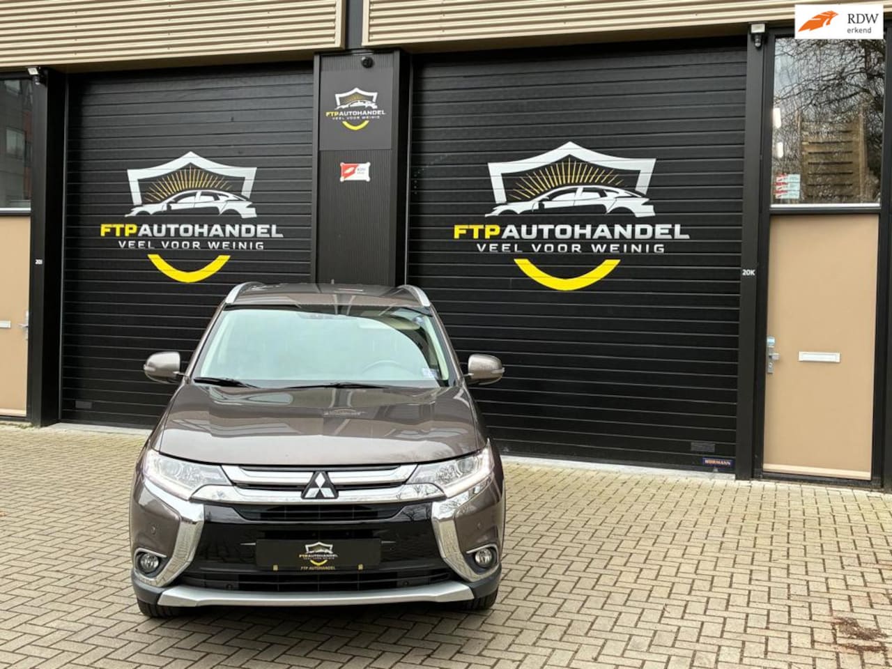 Mitsubishi Outlander - 2.0 Instyle Leer 7 zits stoelverwarming - AutoWereld.nl