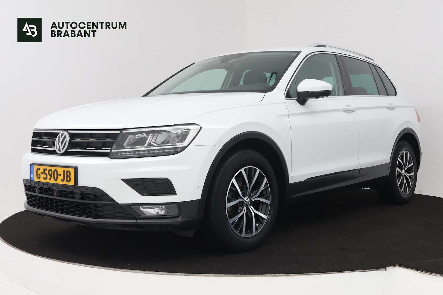 Volkswagen Tiguan - 1.5 TSI Comfortline Business (NAVIGATIE, TREKHAAK, 360 CAMERA, VIRTUAL COCKPIT, LED) - AutoWereld.nl