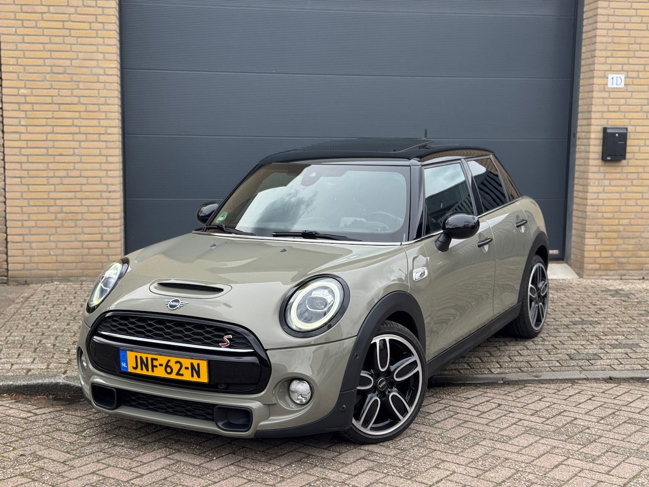 MINI Cooper S - 2.0 Aut 5-deurs|PANO| Keyless | HUD | HK | ACC | Dealer onderhouden - AutoWereld.nl