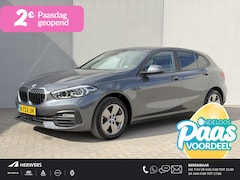 BMW 1-serie - 118i Business Edition Automaat / 1e Eigenaar / Navigatie / Camera / PDC / Apple Carplay &