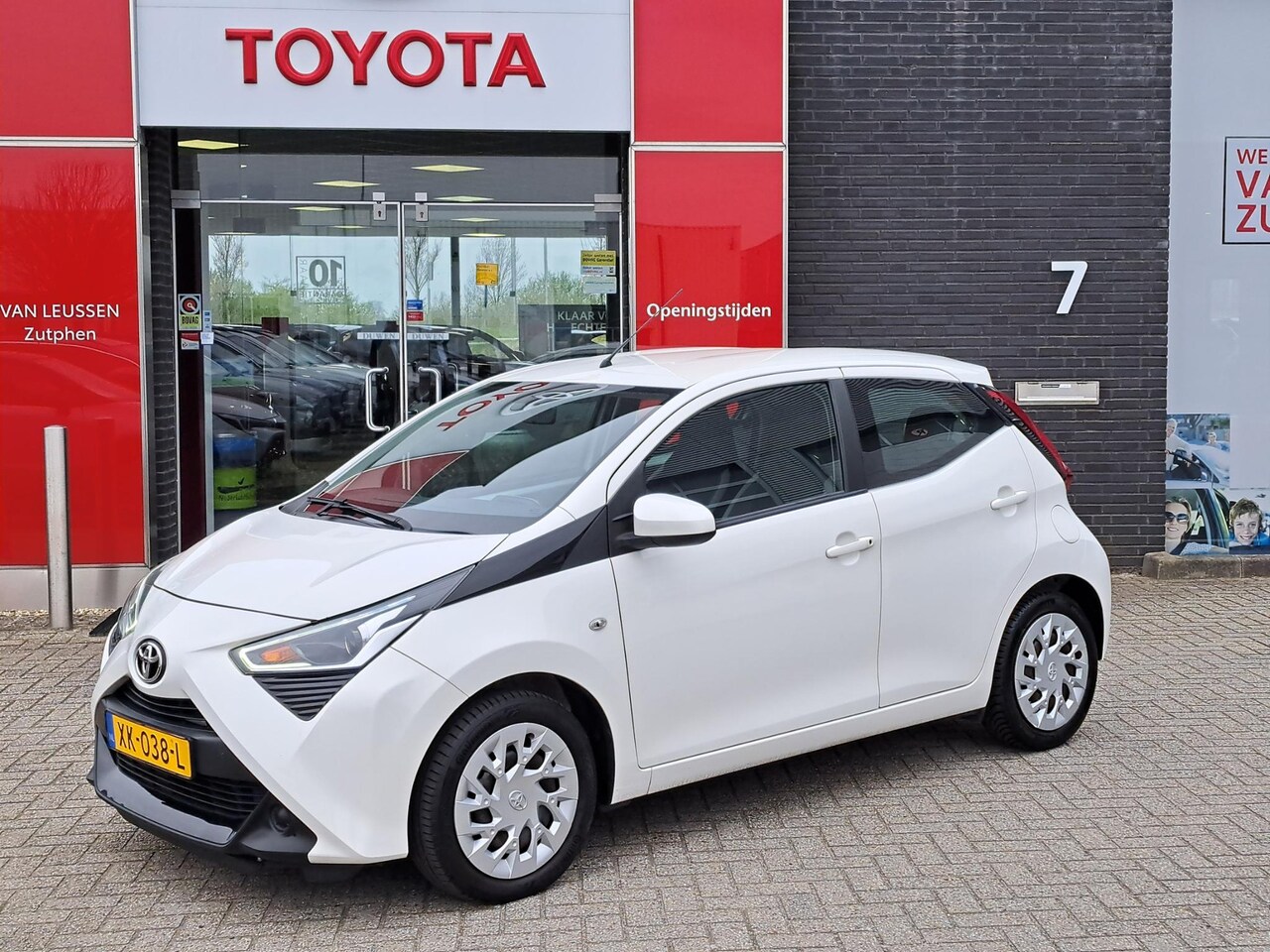 Toyota Aygo X - X-PLAY BLUETOOTH SPEEDLIMITER AIRCO EL-RAMEN NL-AUTO - AutoWereld.nl