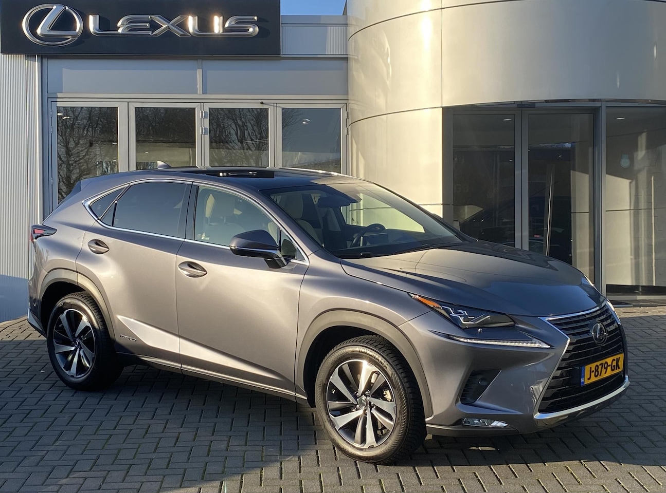 Lexus NX - 300h AWD Executive Line NL-AUTO PRESIDENT-PACK TREKHAAK APPLE/ANDROID MARK-LEVINSON HEAD-U - AutoWereld.nl