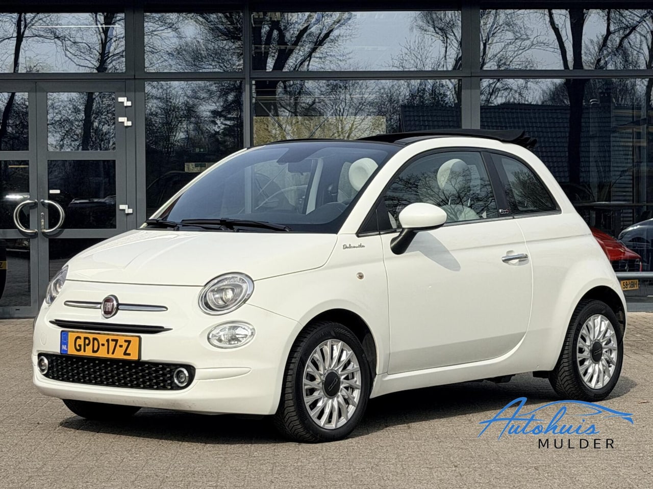 Fiat 500 - 1.0 Hybrid RED | Cabrio| Cruise Control | Apple CarPlay | Leer - AutoWereld.nl