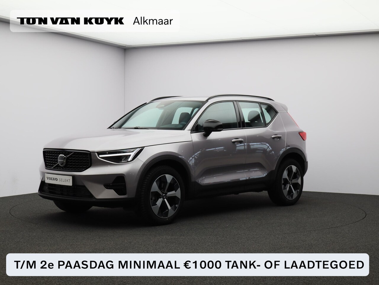 Volvo XC40 - 2.0 B4 Plus Dark / Trekhaak / Harman Kardon / Stoel+Stuurverwarming / Elektrische Stoelen - AutoWereld.nl