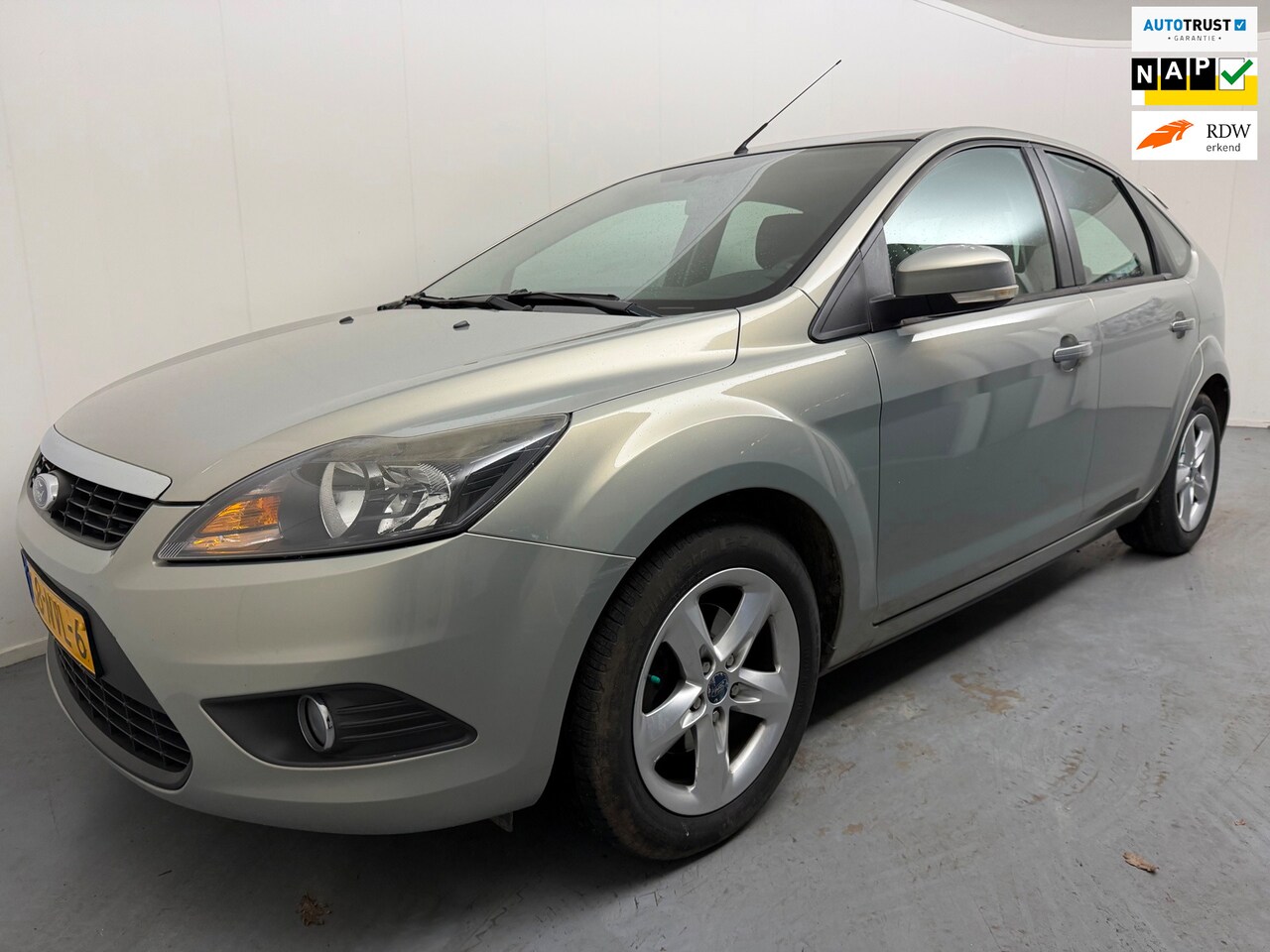 Ford Focus - 1.6 Comfort # 85 DKM # Nap # Trekhaak #Lmv # Dealer onderhouden - AutoWereld.nl