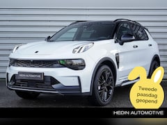 Lynk & Co 01 - 1.5 More 10X ACTIE MORE | Panoramadak | 360° camera | Stuurverwarming |