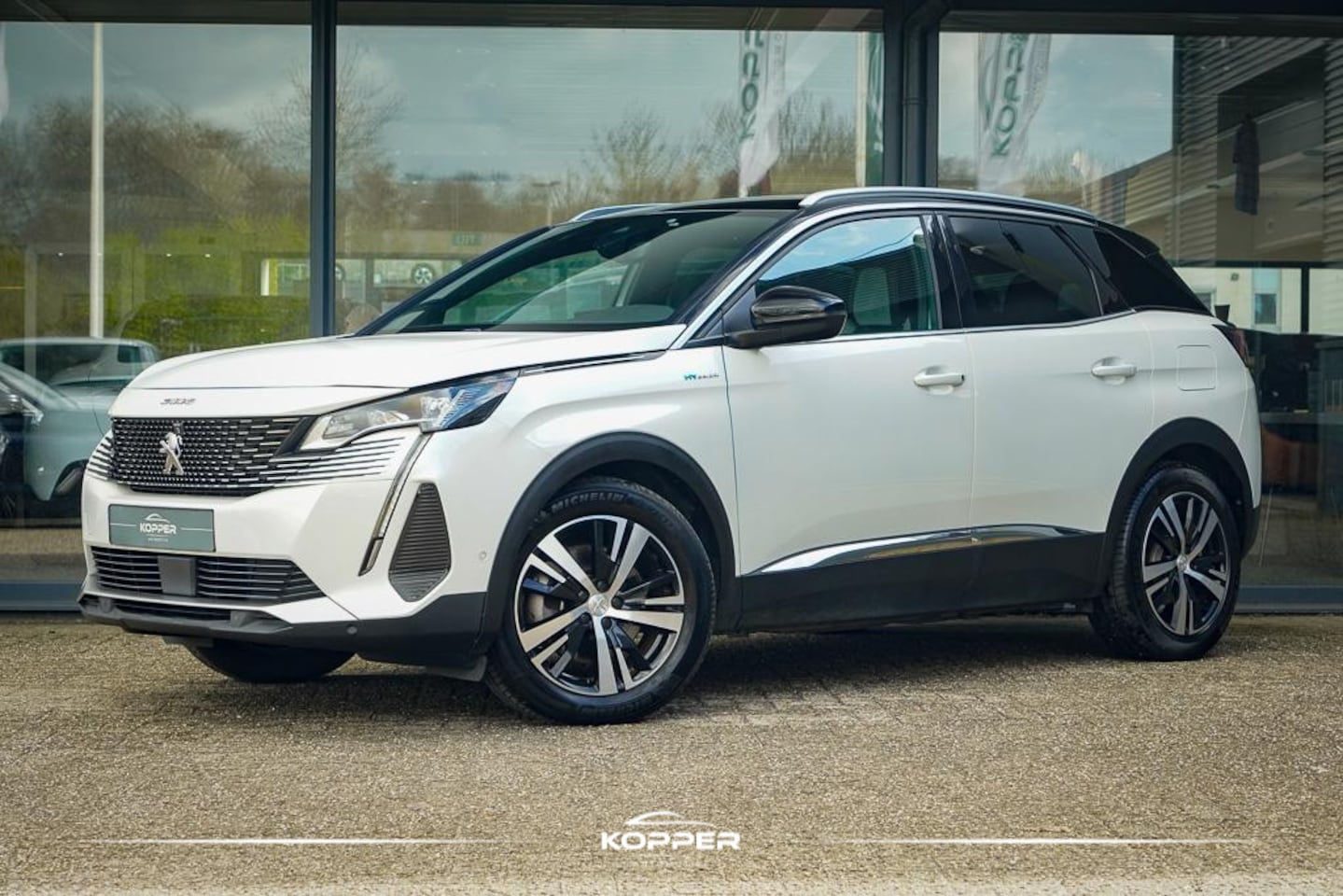 Peugeot 3008 - 1.6 HYbrid4 300 GT / Dode Hoek / Zwart Dak / Parelmoer Wit / Carplay - AutoWereld.nl