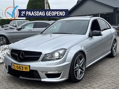 Mercedes-Benz C-klasse - C63 AMG 6.2 V8 Sedan 2009 Facelift P30 Performance Pack