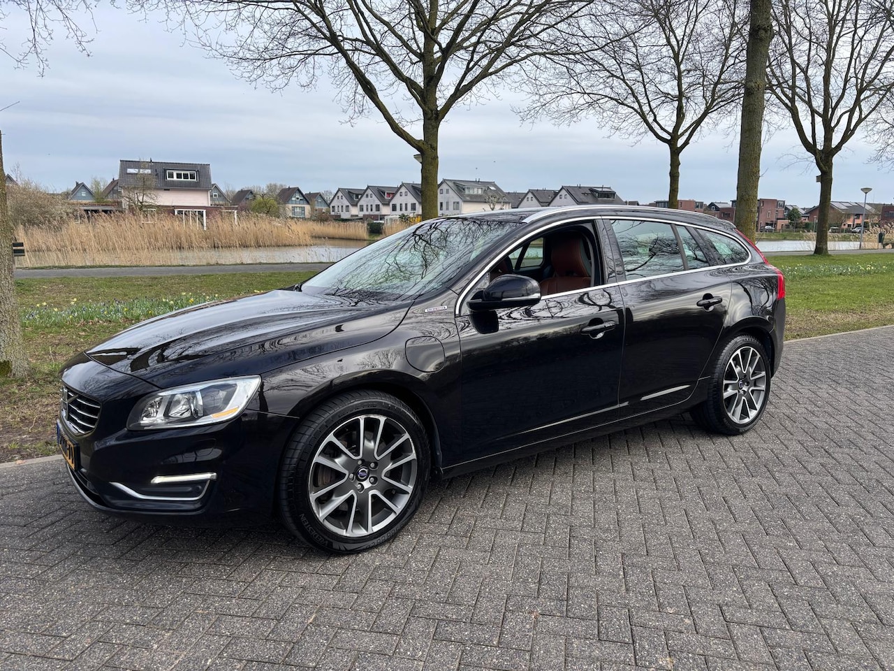 Volvo V60 - 2.4 D6 AWD Plug-In Hybrid Summum 2.4 D6 AWD Plug-In Hybrid Summum - AutoWereld.nl