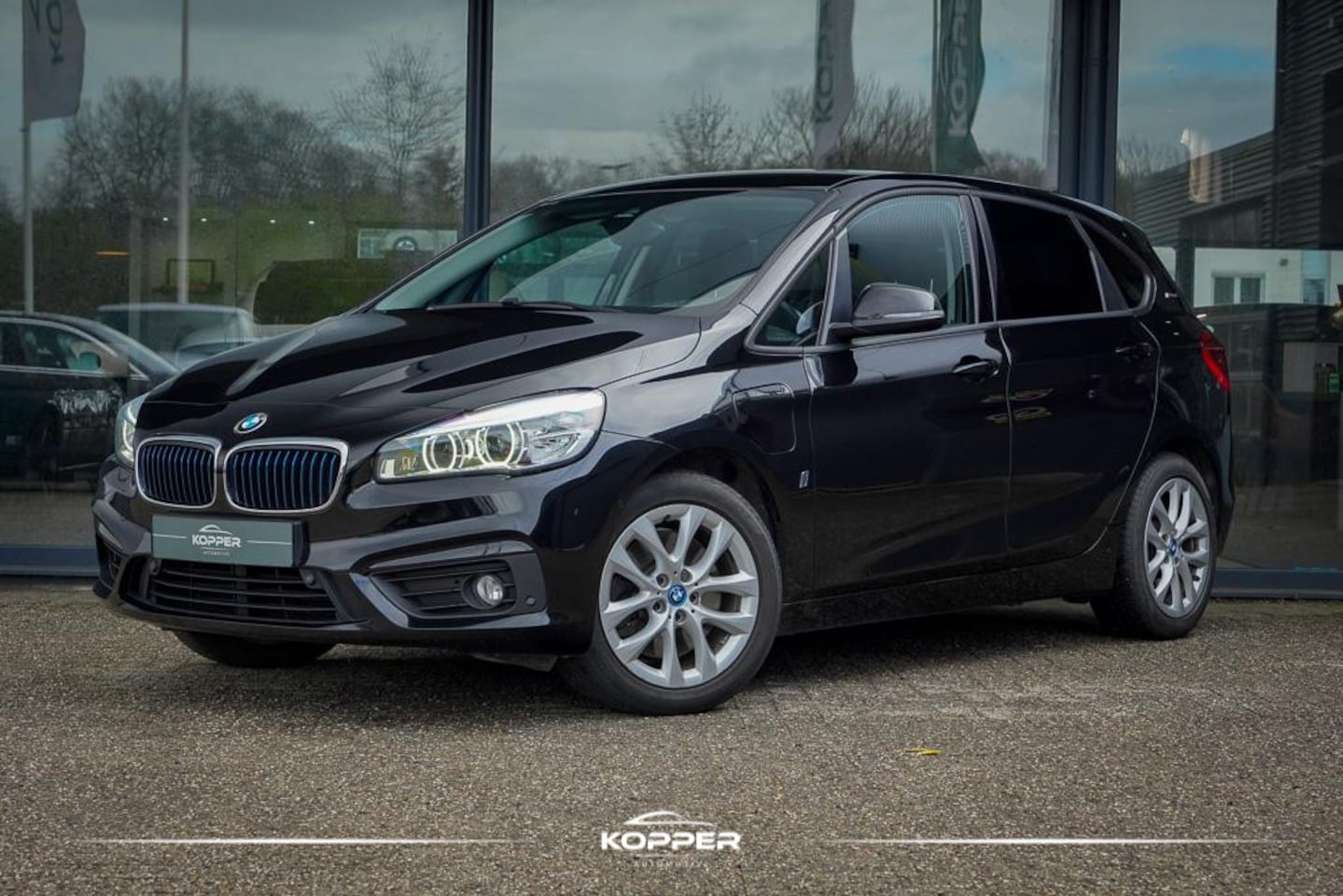 BMW 2-serie Active Tourer - 225xe iP Executive / PDC / Stoelverwarming / LED / Elek Klep - AutoWereld.nl