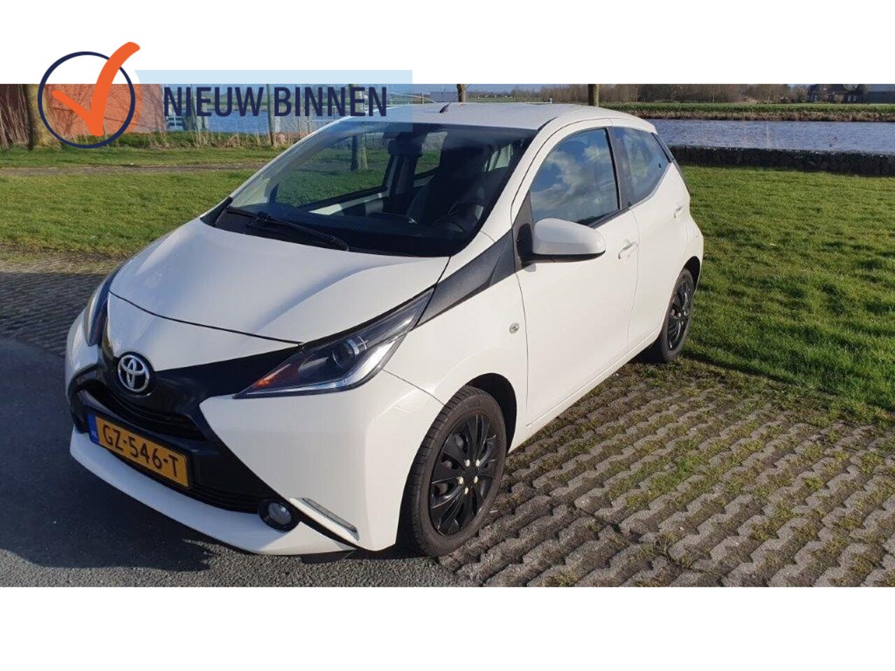 Toyota Aygo - 1.0 VVT-i X-play | Bestuurderstoel verwarmd | Mediascherm - AutoWereld.nl
