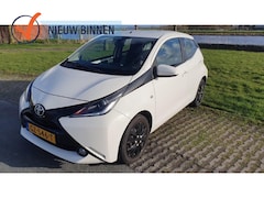 Toyota Aygo - 1.0 VVT-i X-play | Bestuurderstoel verwarmd | Mediascherm
