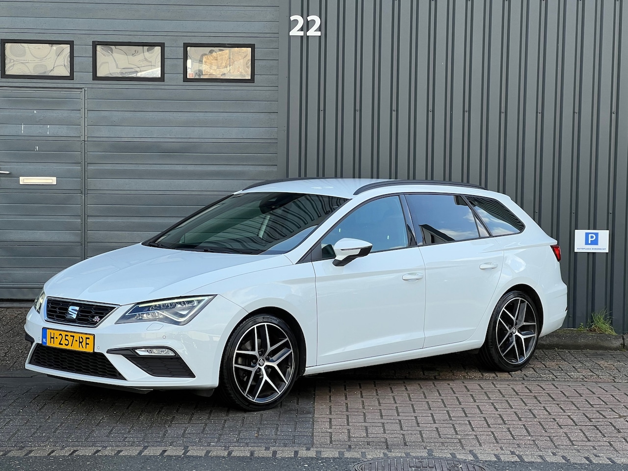 SEAT Leon ST - 1.5 TSI FR Ultimate Edition|1e Eig|Nieuw Riem|Virtual|Keyless|Cam|Haak| - AutoWereld.nl