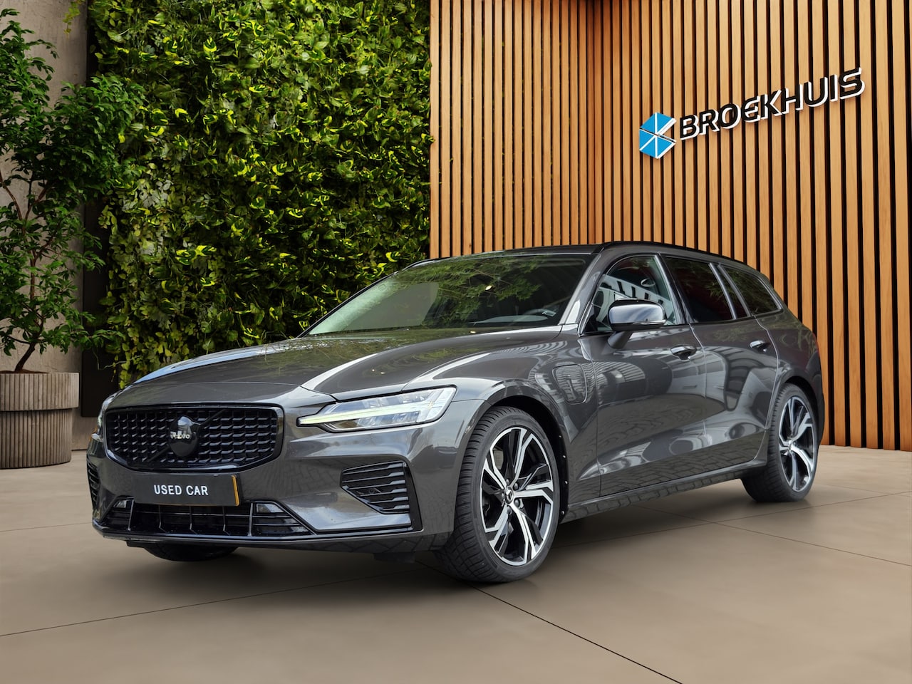 Volvo V60 - 2.0 T6 Plug-in hybrid AWD Plus Dark | HEICO | Trekhaak | Camera | Adaptive Cruise | Climat - AutoWereld.nl