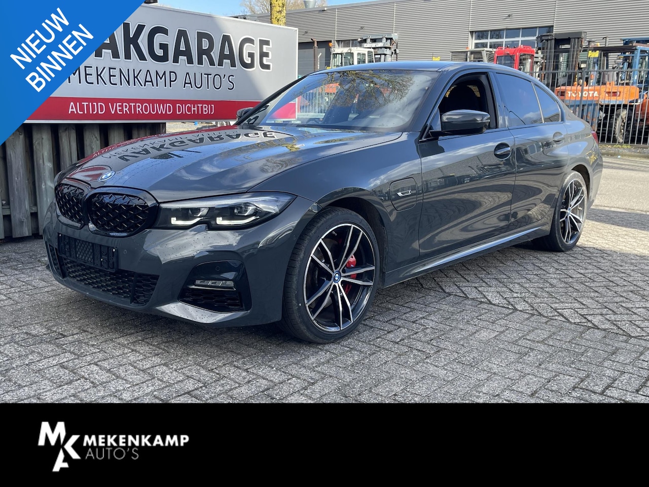 BMW 3-serie - 330e xDrive High Executive M Sport 19"/Stoelverwarming + memory/Keyless/Camera/HiFi/Apple - AutoWereld.nl