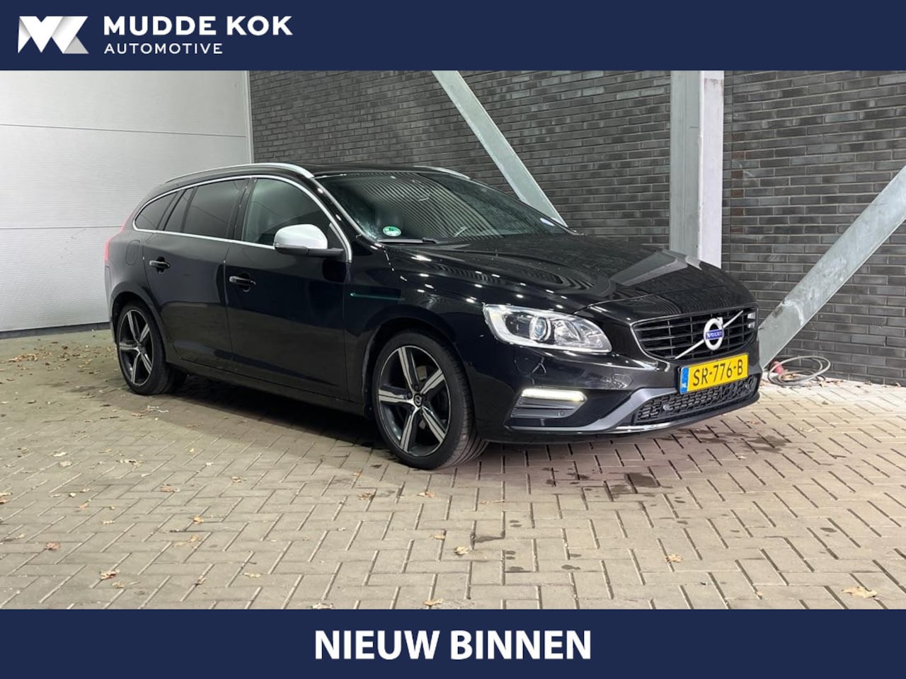 Volvo V60 - T4 Business Sport | Schuif/kanteldak | Trekhaak | Leder | Stoelverwarming | Getint Glas - AutoWereld.nl