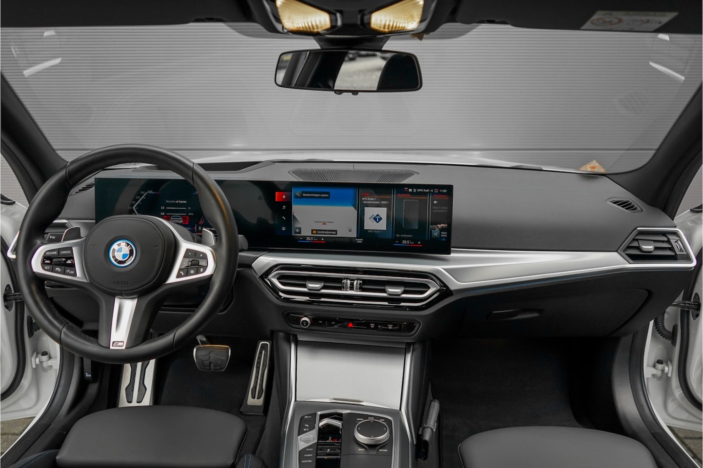 BMW 3-serie - 330e High Executive M-Sport Trekhaak Stoelverwarming HiFi 19" - AutoWereld.nl