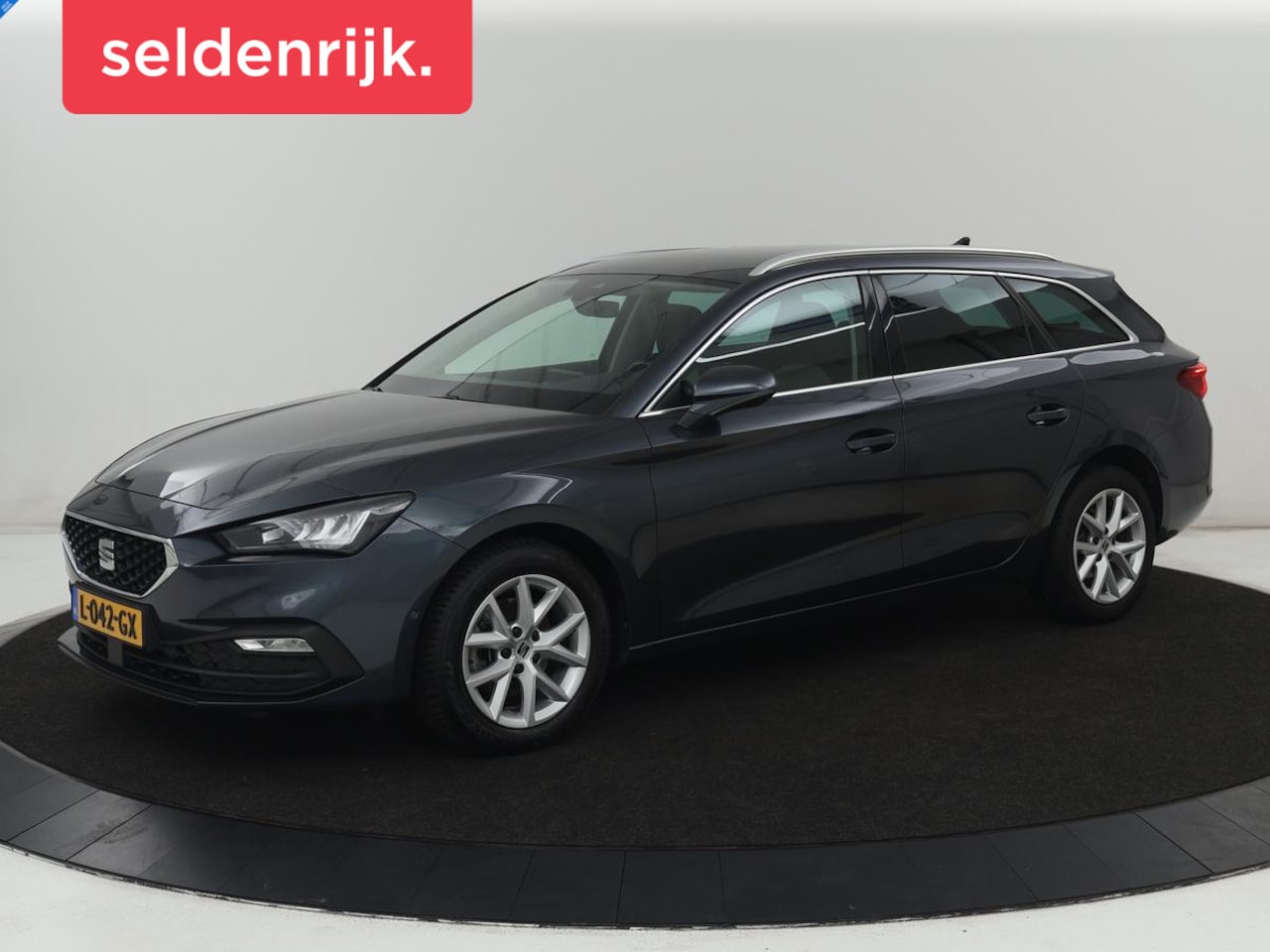 SEAT Leon - 1.5 eTSI Style Launch Edition | Trekhaak | Adaptive cruise | Camera | Carplay | Navigatie - AutoWereld.nl