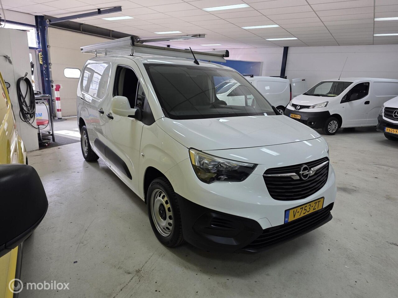 Opel Combo - 1.5D L1H1 Airco Cruise Imperiaal - AutoWereld.nl