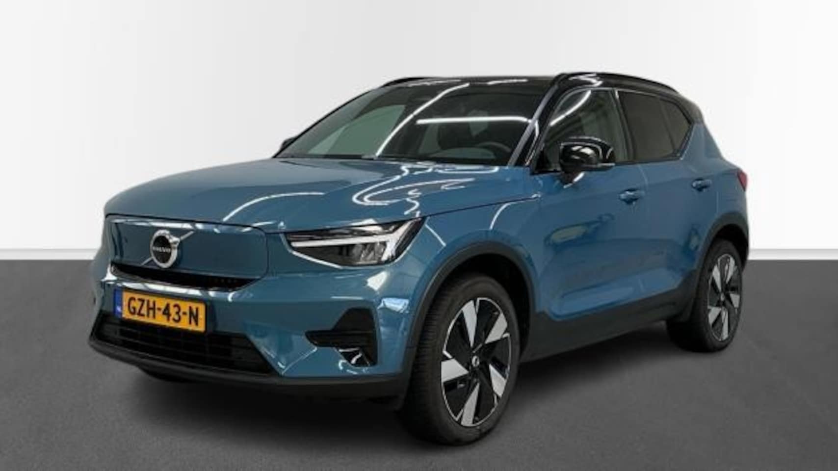 Volvo EX40 - Single Motor Extended Range Ultra 82 kWh | 360 Camera | Panoramadak | Pilot Assist - AutoWereld.nl