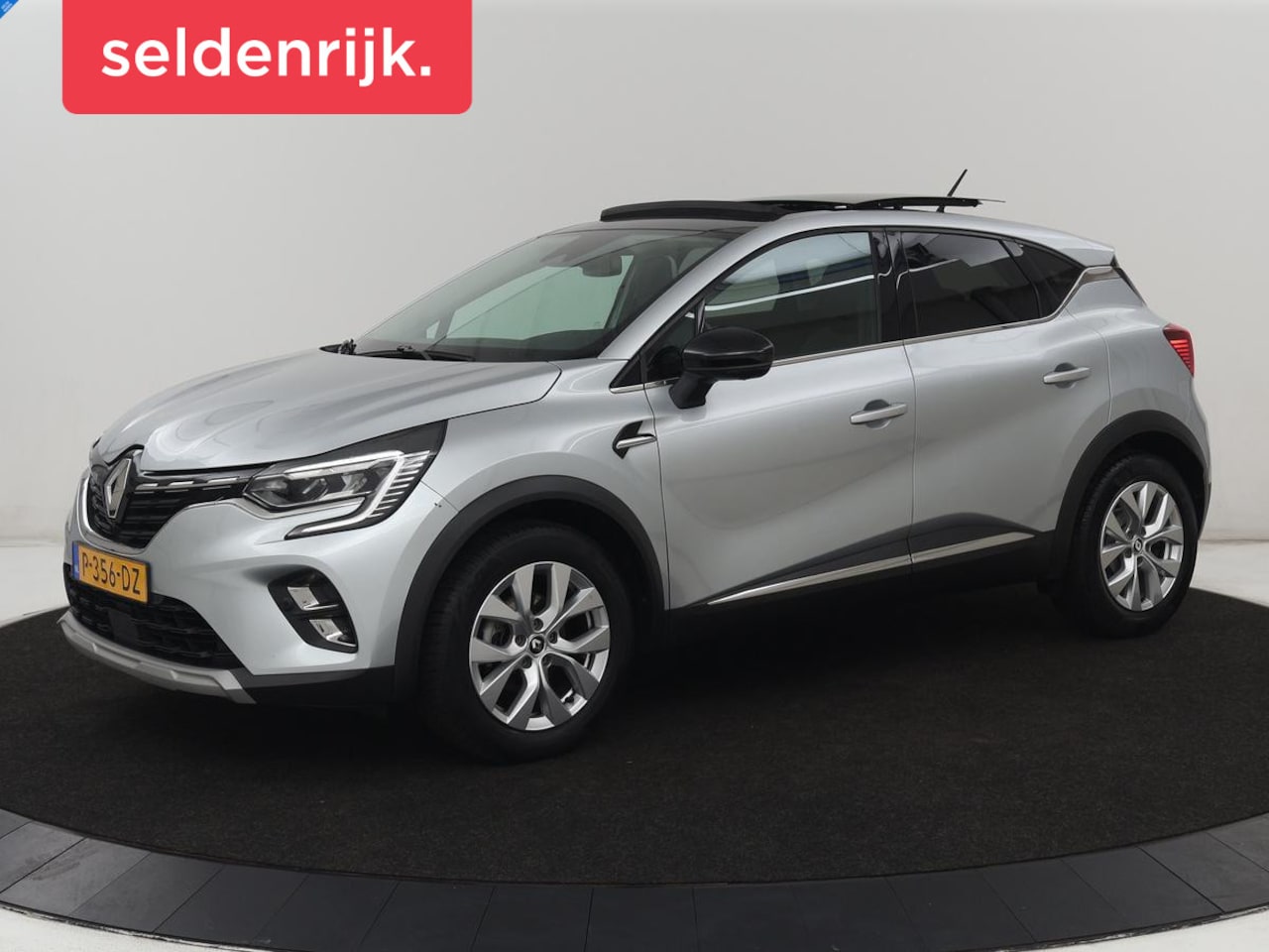Renault Captur - 1.3 TCe Intens | Panoramadak | 360 Camera | Trekhaak | Half leder | Carplay | Keyless | Cl - AutoWereld.nl