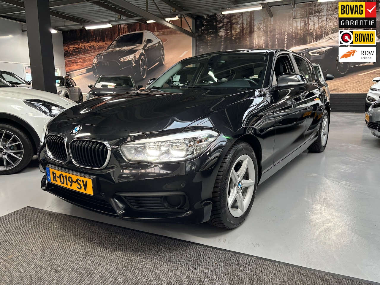 BMW 1-serie - 116d Edition Sport Line Shadow Executive / Navigatie - AutoWereld.nl