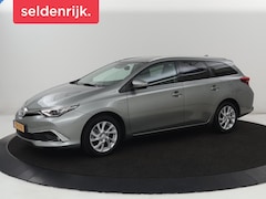 Toyota Auris - 1.8 Hybrid Executive | 1e eigenaar | Stoelverwarming | Camera | Keyless | Navigatie | Clim