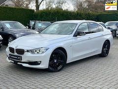 BMW 3-serie - 320i Upgrade Edition Luxury|Nieuwe Ketting|Navigatie|Leder|Lane Assist|18 inch|Nette staat