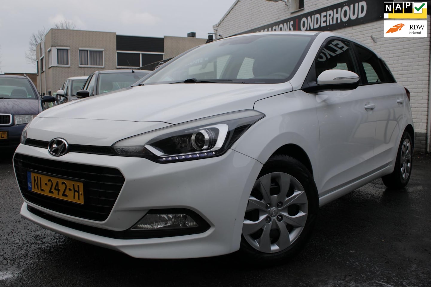 Hyundai i20 - 1.0 T-GDI Comfort | Airco | Cruise control | Navi | Parkeersensoren & Camera | Elec ramen - AutoWereld.nl