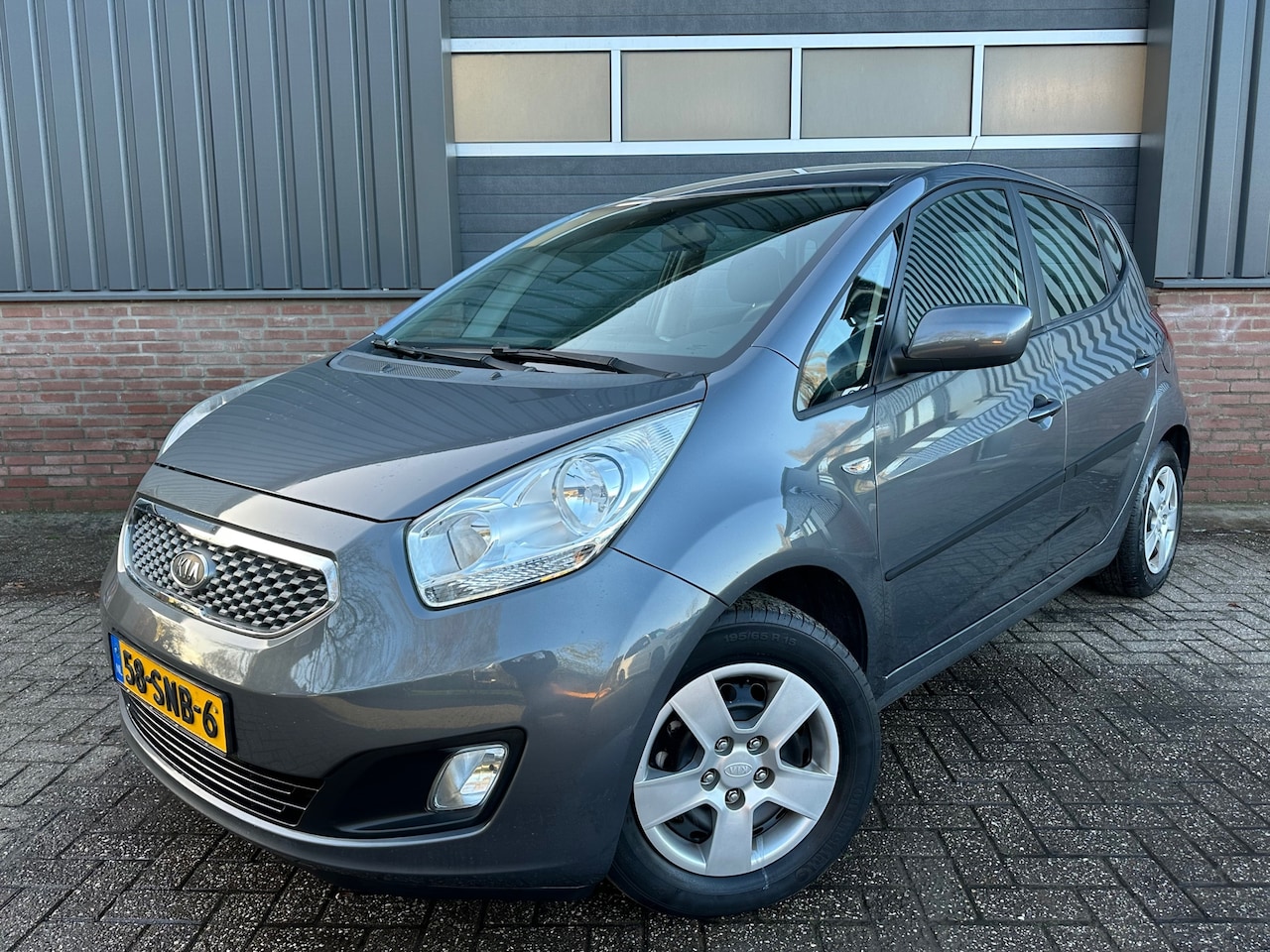 Kia Venga - 1.4 CVVT Seven Navigatie / Camera / Cruisecontrol / Trekhaak - AutoWereld.nl