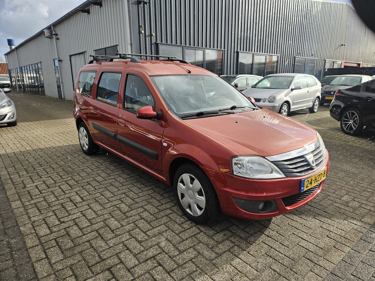 Dacia Logan MCV - 1.6-16V Lauréate 7p. 1.6-16V Lauréate 7p. - AutoWereld.nl