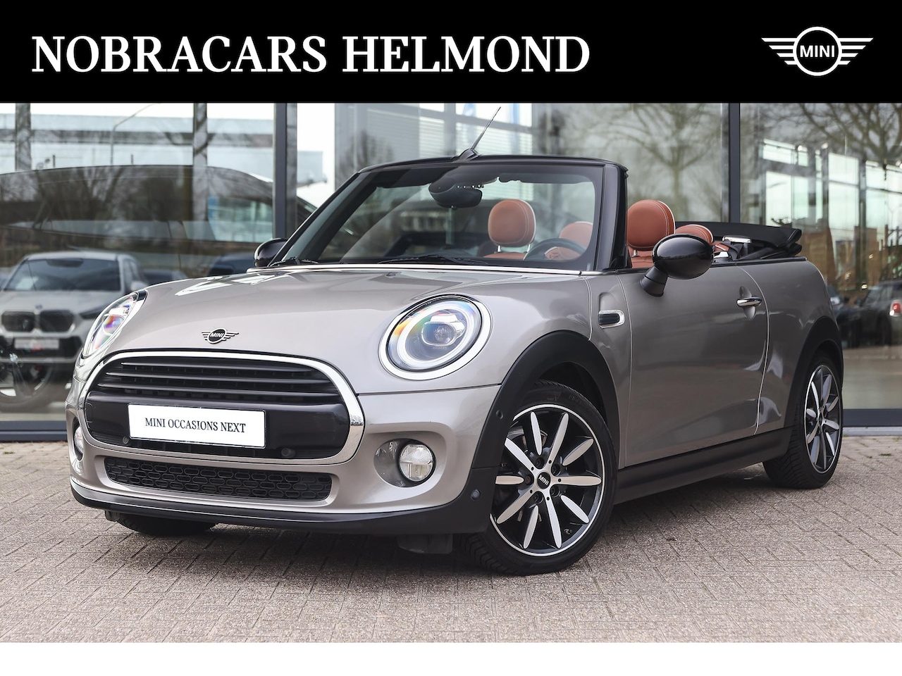 MINI Cabrio - Cooper Chili / Achteruitrijcamera / Comfort Access / LED / Comfortstoelen / Park Assistant - AutoWereld.nl